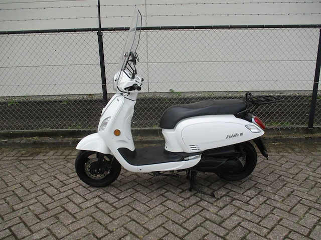 Sym - motorscooter - fidlle iii injectie - motorfiets - afbeelding 1 van  11