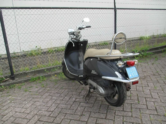 Sym - snorscooter - allo - scooter - afbeelding 2 van  11