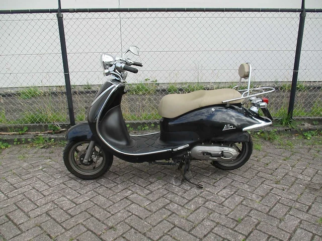 Sym - snorscooter - allo - scooter - afbeelding 1 van  11