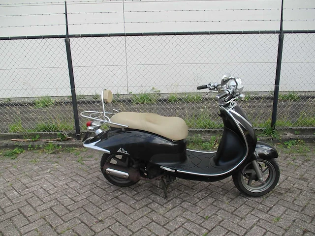 Sym - snorscooter - allo - scooter - afbeelding 8 van  11
