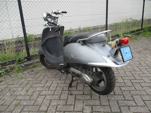 Sym - snorscooter - allo - scooter - afbeelding 2 van  11
