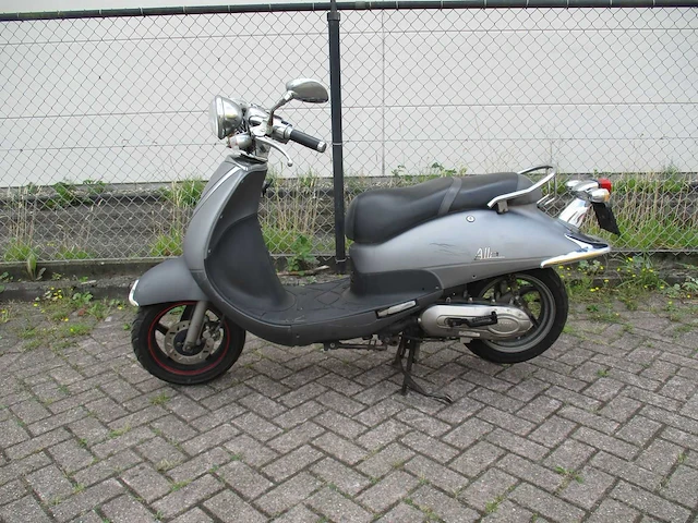 Sym - snorscooter - allo - scooter - afbeelding 1 van  11