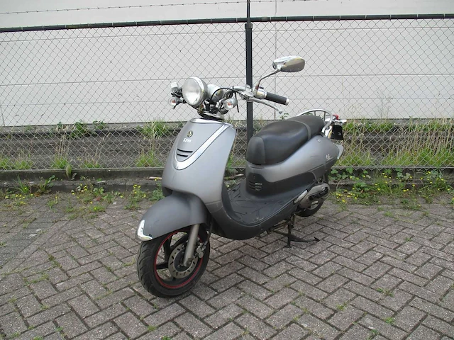 Sym - snorscooter - allo - scooter - afbeelding 4 van  11