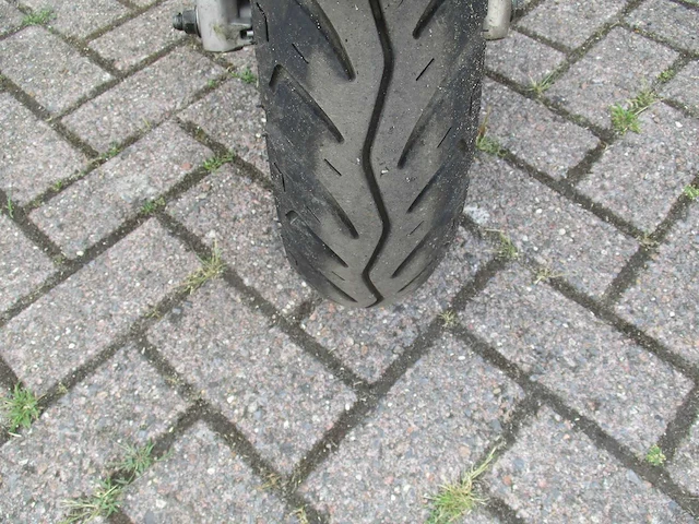 Sym - snorscooter - allo - scooter - afbeelding 6 van  11