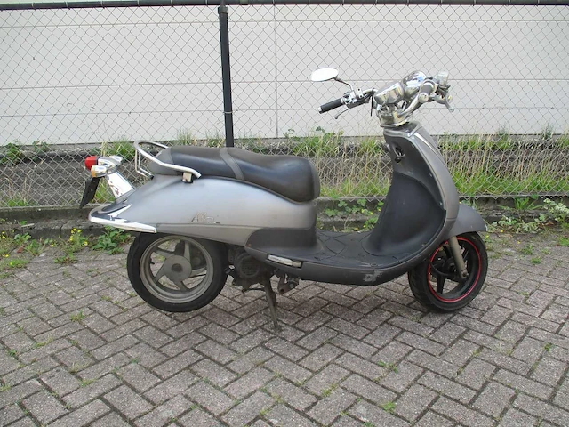 Sym - snorscooter - allo - scooter - afbeelding 8 van  11