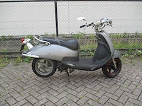 Sym - snorscooter - allo - scooter - afbeelding 8 van  11