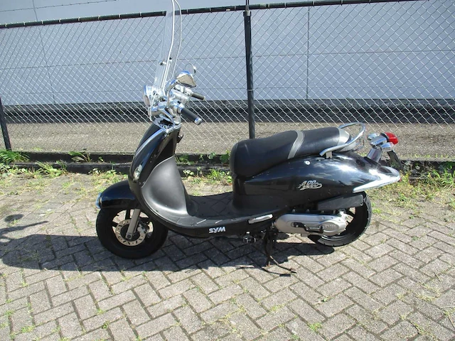 Sym - snorscooter - allo - scooter - afbeelding 1 van  11