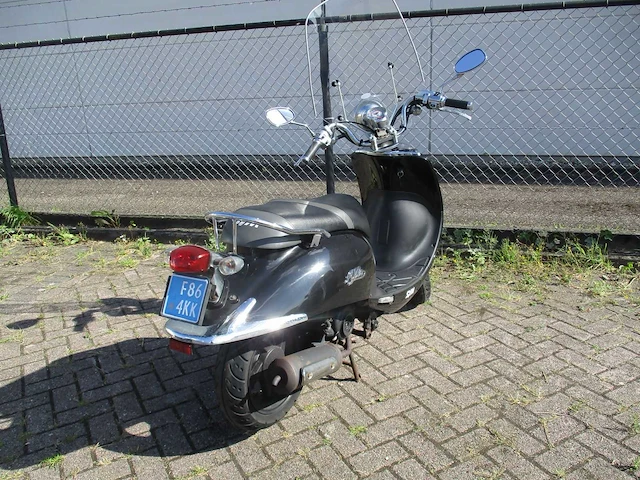 Sym - snorscooter - allo - scooter - afbeelding 9 van  11