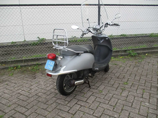 Sym - snorscooter - allo - scooter - afbeelding 9 van  11