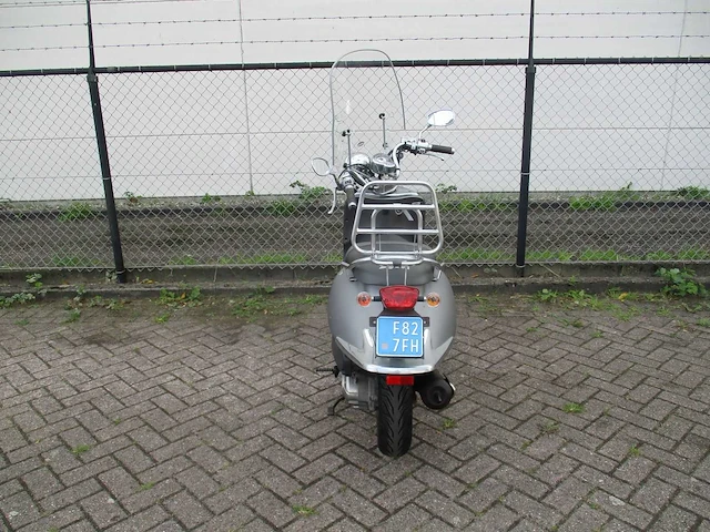 Sym - snorscooter - allo - scooter - afbeelding 10 van  11