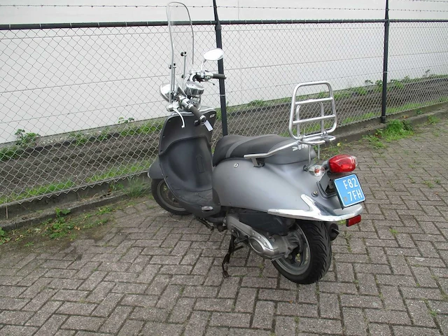 Sym - snorscooter - allo - scooter - afbeelding 2 van  11