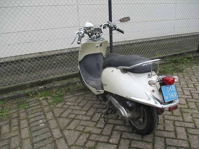Sym - snorscooter - cello - scooter - afbeelding 2 van  11