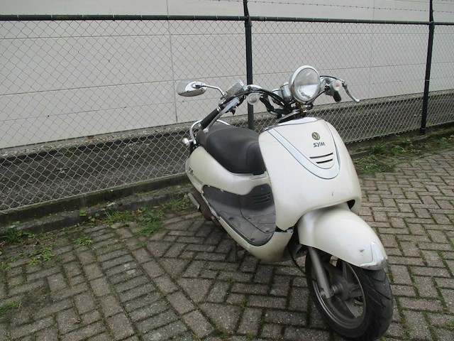 Sym - snorscooter - cello - scooter - afbeelding 7 van  11
