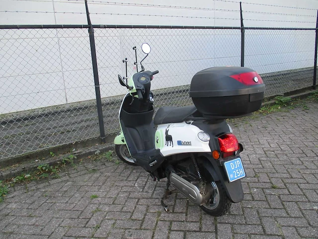 Sym - snorscooter - e-virid - e-scooter - afbeelding 2 van  11