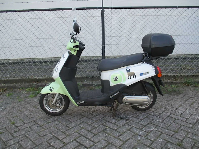 Sym - snorscooter - e-virid - e-scooter - afbeelding 1 van  11