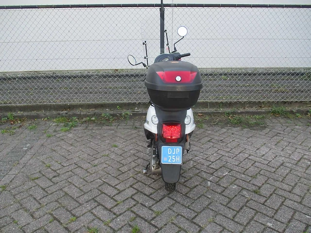 Sym - snorscooter - e-virid - e-scooter - afbeelding 10 van  11