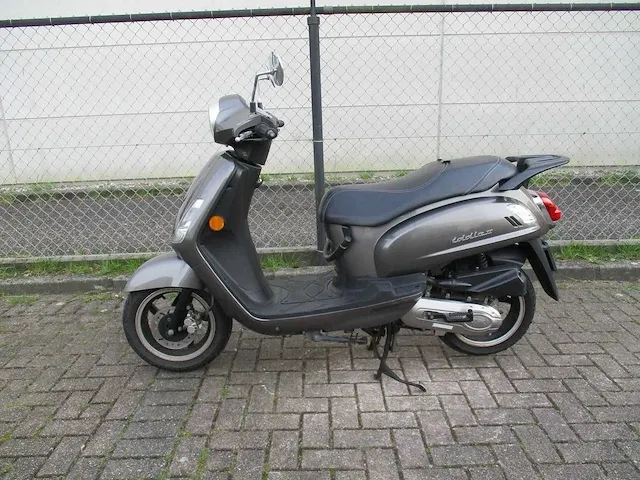 Sym - snorscooter - fiddle ii - scooter - afbeelding 1 van  11