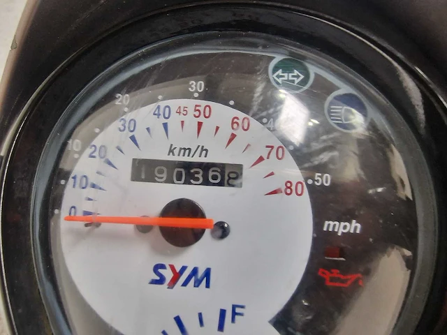 Sym - snorscooter - mio 50 - 4t 25km uitvoering f284rz - afbeelding 7 van  7