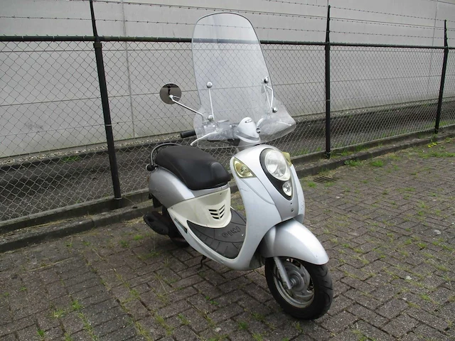 Sym - snorscooter - mio 50 - scooter - afbeelding 4 van  9