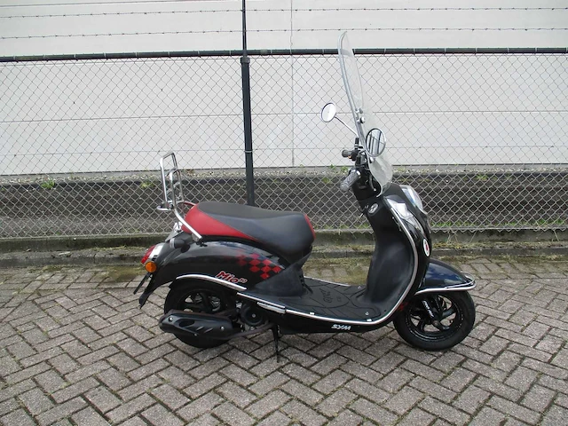 Sym - snorscooter - mio 50 - scooter - afbeelding 8 van  11