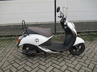 Sym - snorscooter - mio 50 anniversary edition - scooter - afbeelding 8 van  11