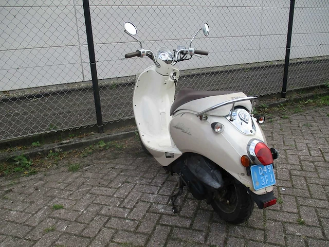 Sym - snorscooter - mio 50 fshion style - scooter - afbeelding 10 van  11