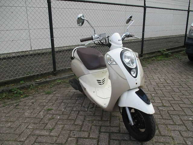 Sym - snorscooter - mio 50 fshion style - scooter - afbeelding 5 van  11