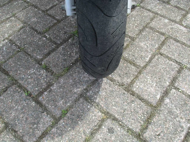 Sym - snorscooter - mio 50 pink lady - scooter - afbeelding 6 van  11