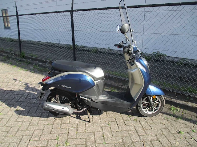Sym - snorscooter - mio 50i - scooter - afbeelding 8 van  11