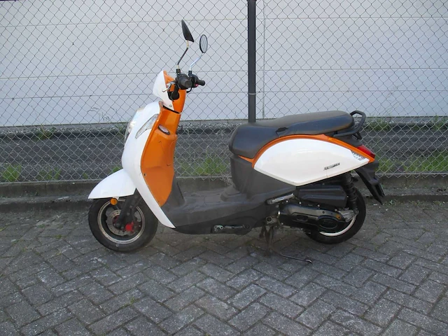 Sym - snorscooter - mio 50i injectie - scooter - afbeelding 1 van  10