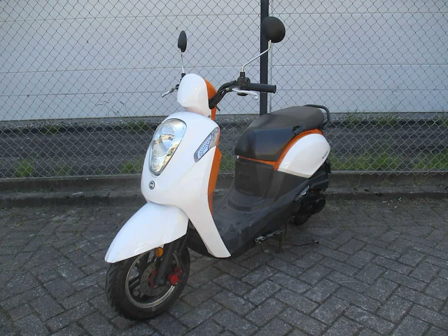 Sym - snorscooter - mio 50i injectie - scooter - afbeelding 3 van  10