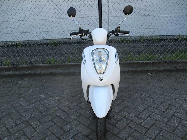 Sym - snorscooter - mio 50i injectie - scooter - afbeelding 4 van  10