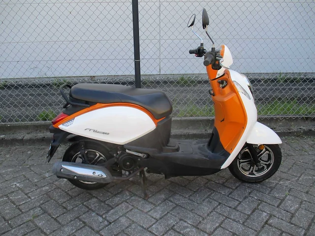Sym - snorscooter - mio 50i injectie - scooter - afbeelding 7 van  10