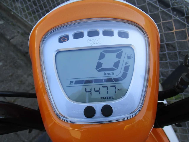 Sym - snorscooter - mio 50i injectie - scooter - afbeelding 3 van  11