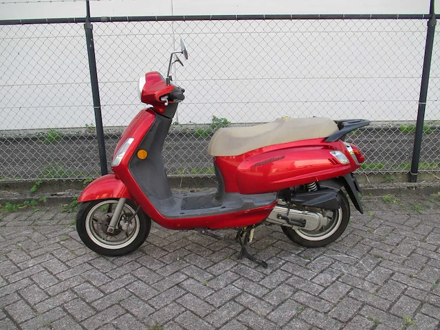 Sym alleen bedoeld voor onderdelen! - snorscooter - fiddle ii - scooter - afbeelding 1 van  11