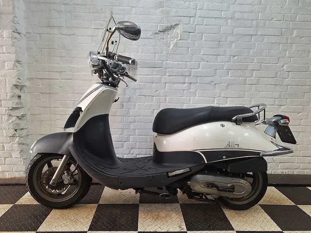 Sym allo 25 km snorscooter 4takt - afbeelding 1 van  7