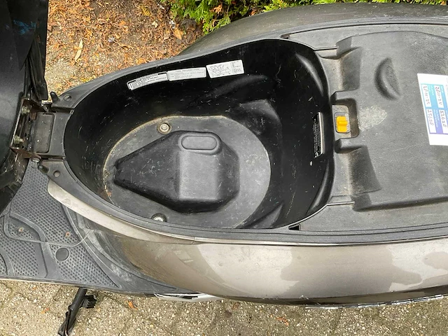 Sym bromscooter dkn-41-d - afbeelding 4 van  13