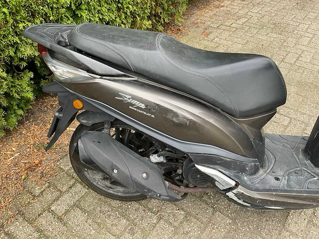 Sym bromscooter dkn-41-d - afbeelding 8 van  13