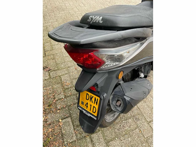 Sym bromscooter dkn-41-d - afbeelding 10 van  13