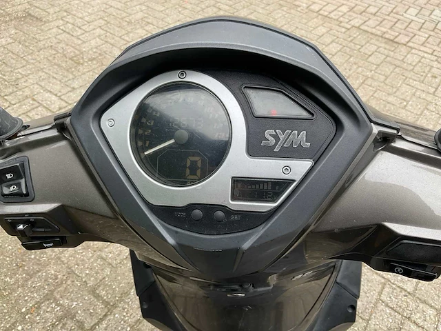 Sym bromscooter dkn-41-d - afbeelding 11 van  13