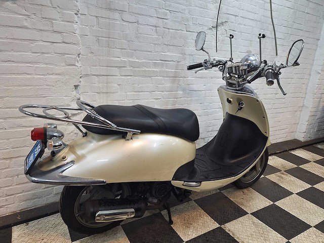 Sym cello 25 km snorscooter 4takt - afbeelding 5 van  7