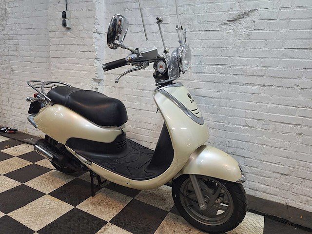 Sym cello 25 km snorscooter 4takt - afbeelding 7 van  7