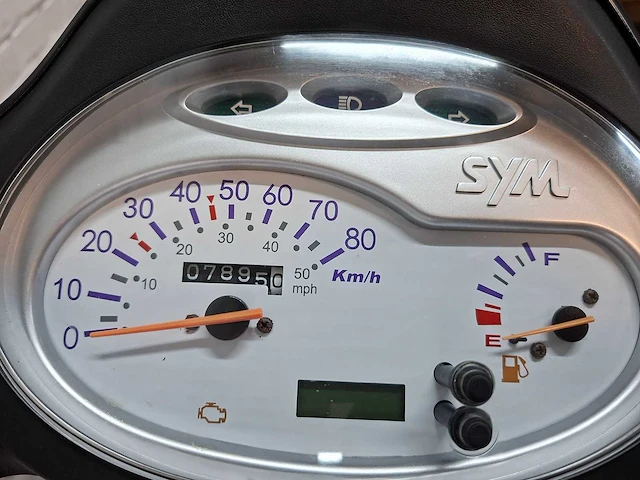 Sym fiddle 2 25 km snorscooter 4takt - afbeelding 4 van  7