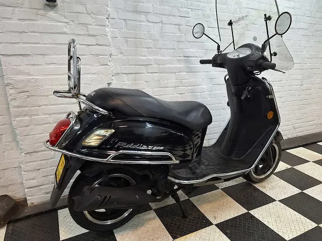 Sym fiddle 2 45 km bromscooter 4takt - afbeelding 7 van  7