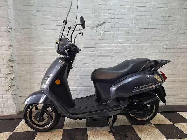 Sym fiddle 2 45 km bromscooter 4takt - afbeelding 1 van  7