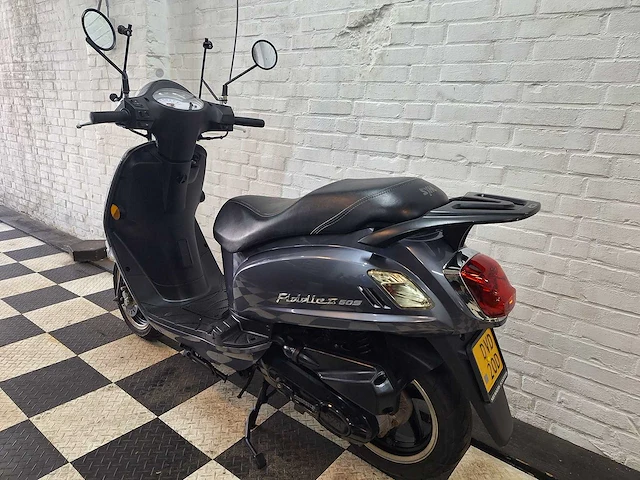 Sym fiddle 2 45 km bromscooter 4takt - afbeelding 3 van  7