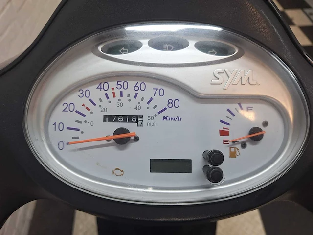 Sym fiddle 2 45 km bromscooter 4takt - afbeelding 4 van  7