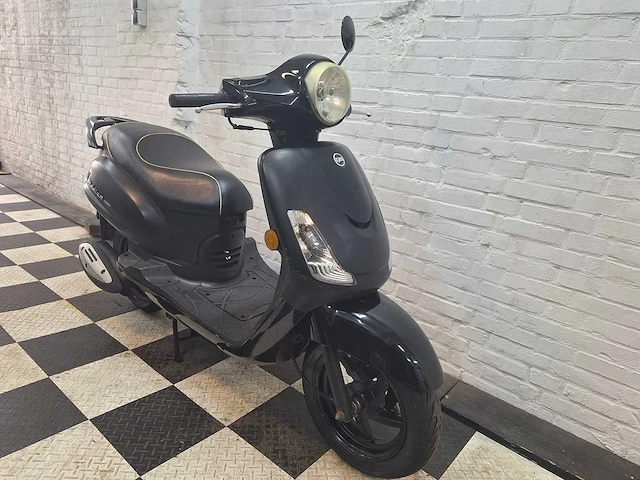 Sym fiddle 2 45 km bromscooter 4takt - afbeelding 7 van  7