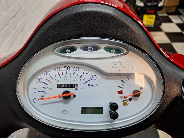 Sym fiddle 2 45 km bromscooter 4takt - afbeelding 4 van  7