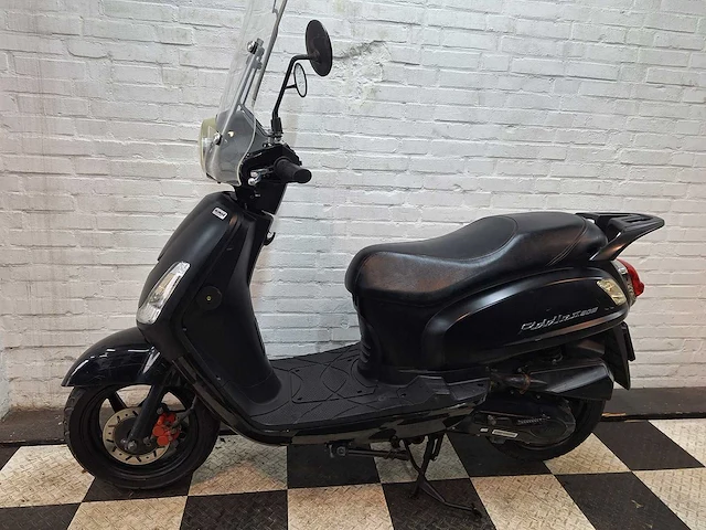 Sym fiddle 2 45 km bromscooter 4takt - afbeelding 1 van  7